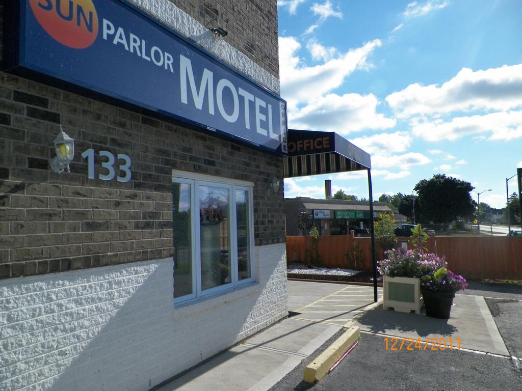 Sunparlor Motel เลมมิงตัน ภายนอก รูปภาพ