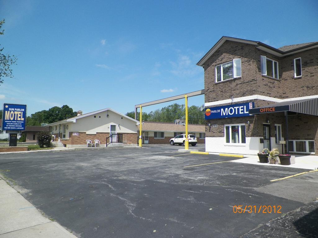 Sunparlor Motel เลมมิงตัน ภายนอก รูปภาพ